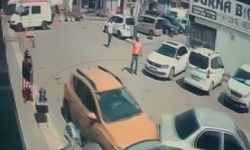Direksiyon başında rahatsızlanan sürücü 6 araca çarptı: Kaza anı kamerada
