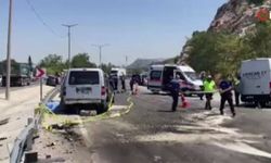 Yol çalışması nedeniyle tek şeride düşen yolda feci kaza:1 ölü 6 yaralı