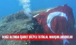 Deniz altında işaret diliyle İstiklal Marşını okudular