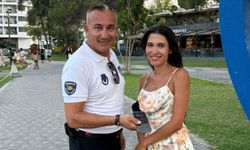Kemer zabıtası kayıp telefonu sahibine ulaştırdı