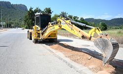 Kemer’de bozulan yollar yenileniyor