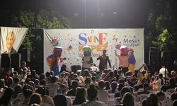 Mahallede eğlence sokakta sanat