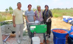 Büyükşehir’den kadınlara salça makinesi