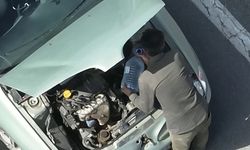 Aracı arızalanmış gibi davranan ehliyetsiz sürücü polisin dronlu takibi ile yakalandı