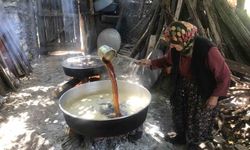 50 kiloluk kazanlarda 1 litre külle kaynatılıyor, kilosu 500 liradan satılıyor