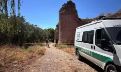 Tarihi surların dibinde erkek cesedi bulundu