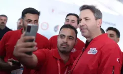 Bakan Bayraktar TEKNOFEST'te gençlerle buluştu: Geleceğimiz için ümitsiniz