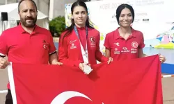 Bakan Bak, dünya rekoru Kıran Aysel Önder’i tebrik etti