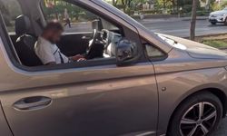 Trafikte uyuya kalan sürücü kameraya yansıdı