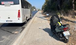 Midibüsle çarpışan motosikletli yaralandı
