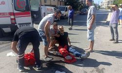 Manavgat’ta motosiklet ile tur aracı çarpıştı