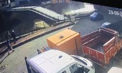 Borçka’da selde tarihi köprünün yıkılma anı kamerada