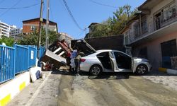 Freni tutmayan çekici ortalığı savaş alanına çevirdi: 2 araca ve apartmana çarptı