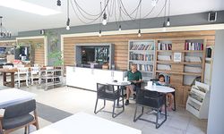 Antalya’da çay keyfine kitap molası