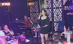 Panel Bar sahnesini Hülya ile açtırıyor