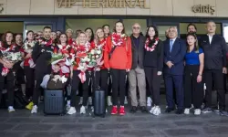 Dünya ikincisi olan A Milli Kadın Voleybol Takımı yurda döndü