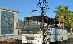 Serik’te park halindeki otobüs yandı