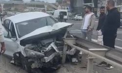 Otomobil bariyerlere saplandı, facianın eşiğinden dönüldü