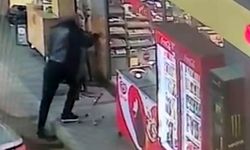 Cam kapıyı fark etmedi, kafasını çarpıp yere savruldu