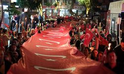 Serik'te 200 metrelik Türk bayrağı korteji