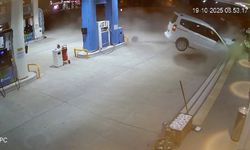 Faciadan dönüldü: Ticari araç benzin istasyonuna daldı, 2 kişi yaralandı