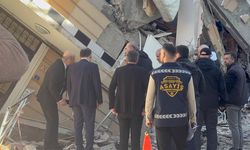 Gebze’de çöken binanın enkazında inceleme yapılıyor