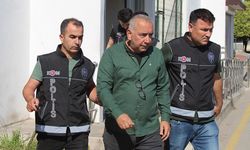 İddianameye göre Başkan Tekin kocasını "çantacısı" yapmış