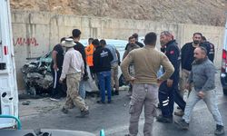Yolcu minibüsü ile hafif ticari araç çarpıştı: 2’si ağır 14 yaralı
