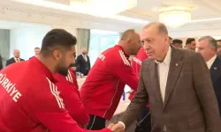 Cumhurbaşkanı Erdoğan, şampiyon güreşçileri kabul etti