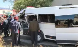 Okul yolunda kaza: 17 öğrenci yaralandı