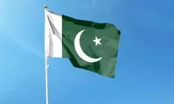 Pakistan'da kamyon uçuruma yuvarlandı: 15 ölü, 8 yaralı