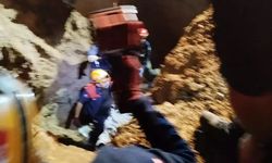 Kanalizasyon kazısında göçük altında kalan 2 kardeş öldü