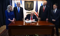 Trump, İsrail Meclisi’nde ziyaretçi defterini imzaladı