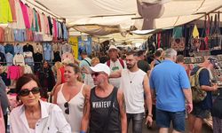 Manavgat'ta perşembe pazarına turist akını