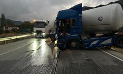 Makaslayan tır nedeniyle yol kapandı