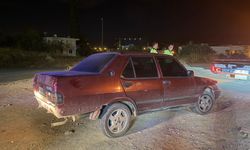 Gazipaşa'da alkollü sürücü bariyerlere çarptı