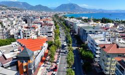 Alanya'nın kalbi Atatürk Caddesi yenileniyor