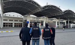 Antalya Havalimanı'nda 5 tutuklama