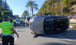 Yan yatan otomobilin sürücüsü yaralandı