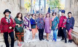 Kaleiçi'nde keçe kıyafet defilesi