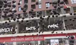 Binlerce mağdur gökyüzüne siyah balon bıraktı