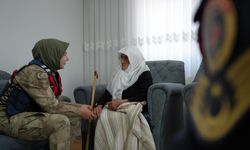 97 Yaşındaki Rabiye ninenin asker sevgisi: "Biz Türk’üz, onlar benim evladım"
