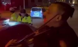 Cezaya fasıl molası: Darbuka ve kemanla oyun havası