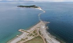 Su seviyesi düştü, Çarpanak Adası’na giden antik yol ortaya çıktı