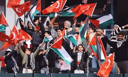 Filistinli çocuklar, Türkiye-Gürcistan maçı için tribünde