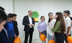 Kız çocuklarının günlerini kutladı