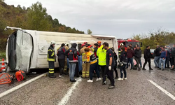 İşçi servis midibüsü devrildi: 1 ölü, 19 yaralı