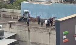 Ailesini rehin alıp bıçak çekti, özel harekat polisi bacağından vurdu