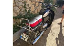 Mıcırda kayan motosiklet devrildi