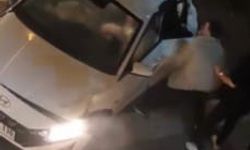 Otomobilin sürücüsüne ilk müdahale vatandaşlardan